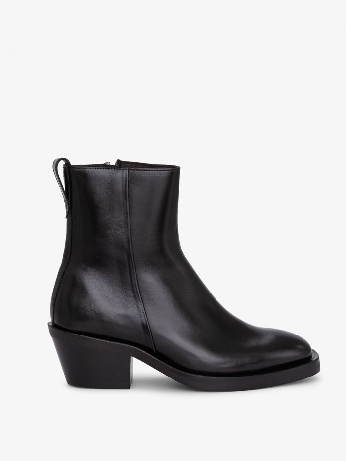 מגפונים עם עקב קטן - נעליים