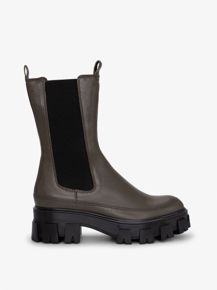 מגפיים עם סוליית צ’אנקי - נעליים