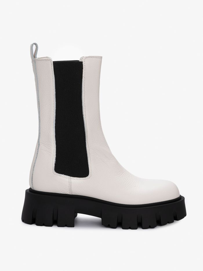 מגפוני עקב צ’אנקי - נעליים