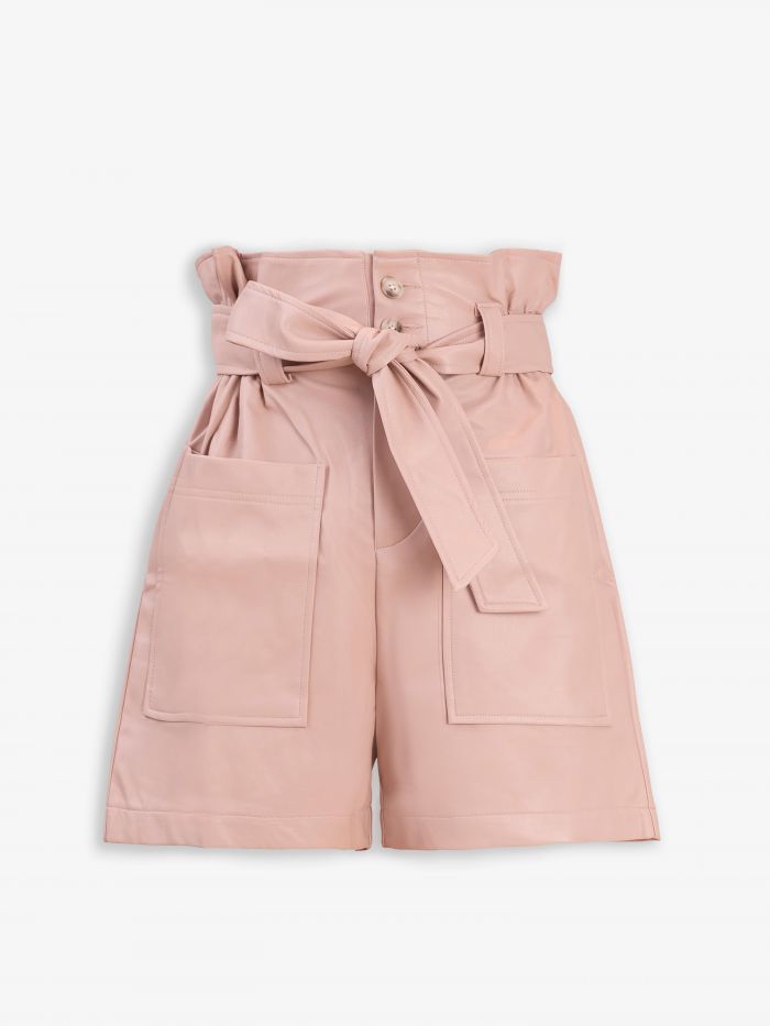 מכנסיים קצרים עם קשירה במותן - בגדים