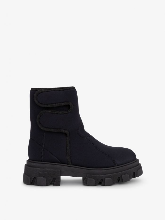 מגפי סקובה - נעליים