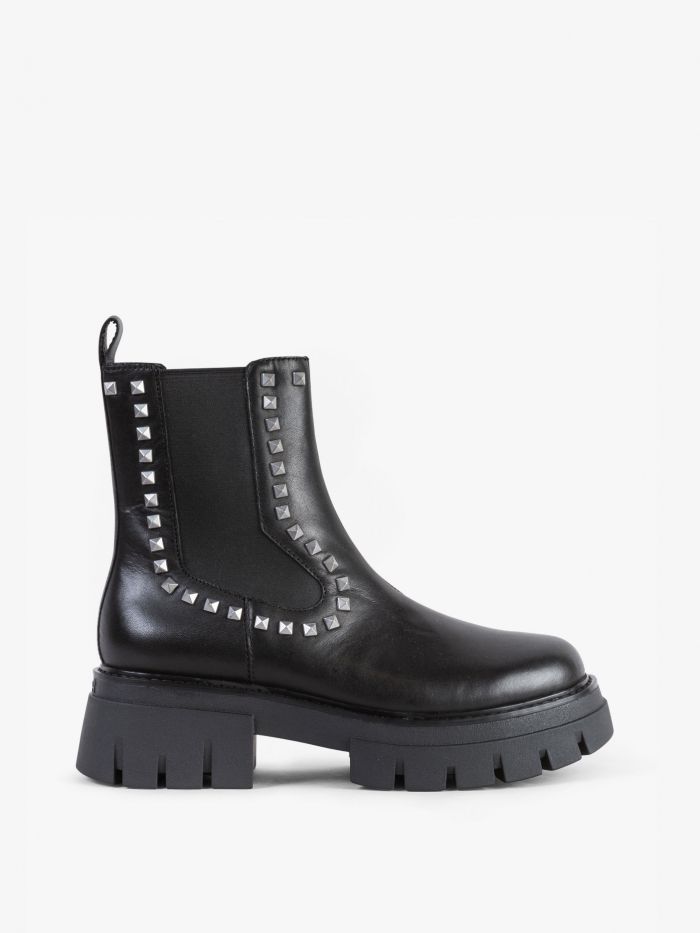 מגפונים עם ניטים - נעליים