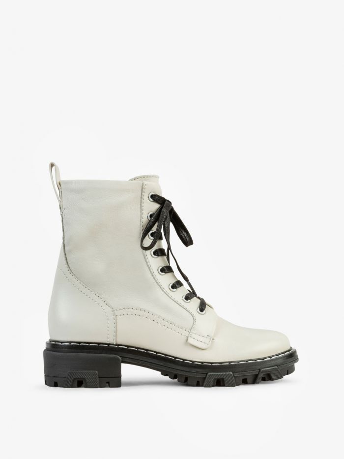 מגפי קומבט - נעליים