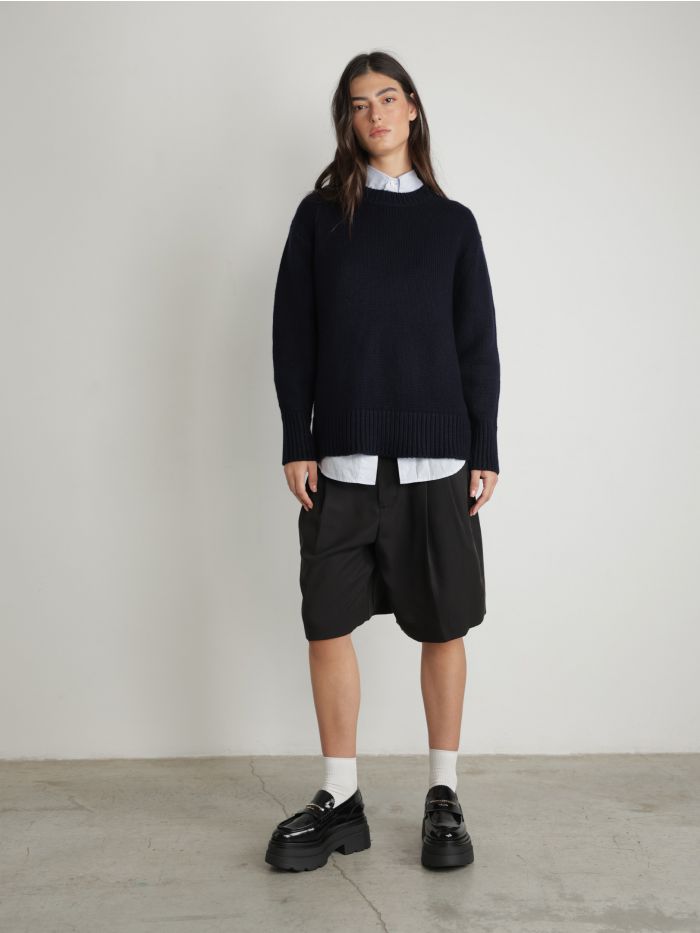 מכנסיים קצרים מחויטים - בגדים