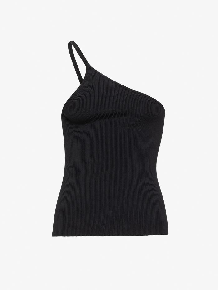 טופ וואן שולדר - בגדים