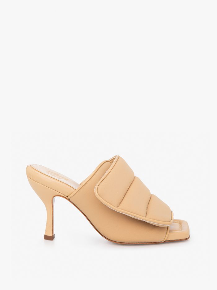 נעלי עקב עם רצועה מרופדת - נעליים