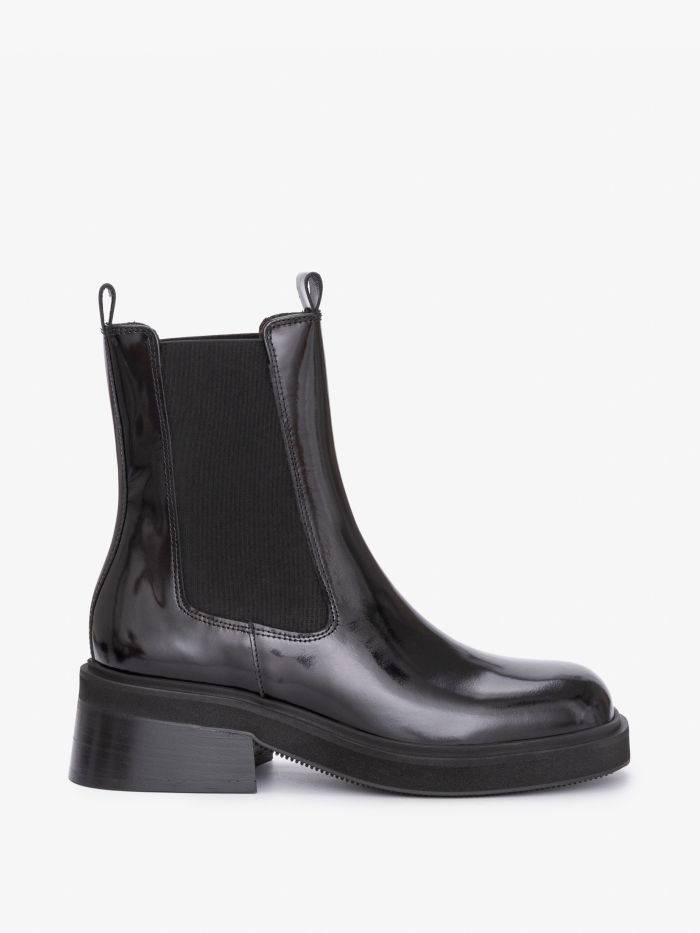 מגפי עור - נעליים