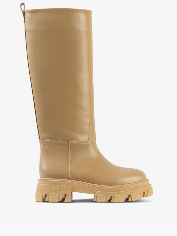 מגפי עור עם סולית טרקטור - נעליים