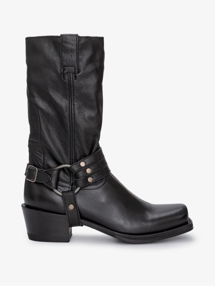 מגפי עור עם טבעת - נעליים