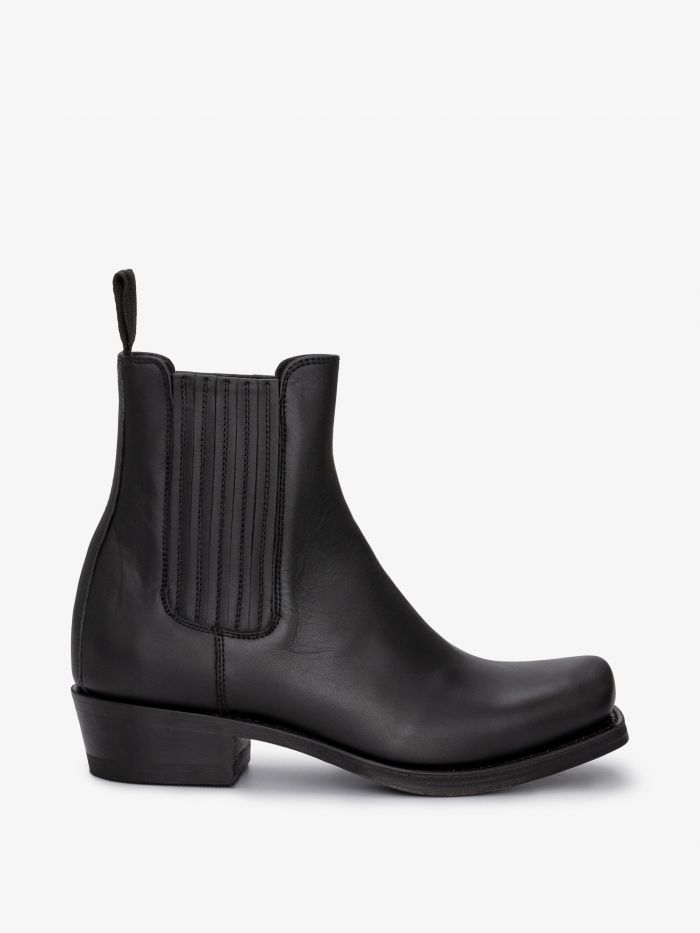 מגפוני עור - נעליים