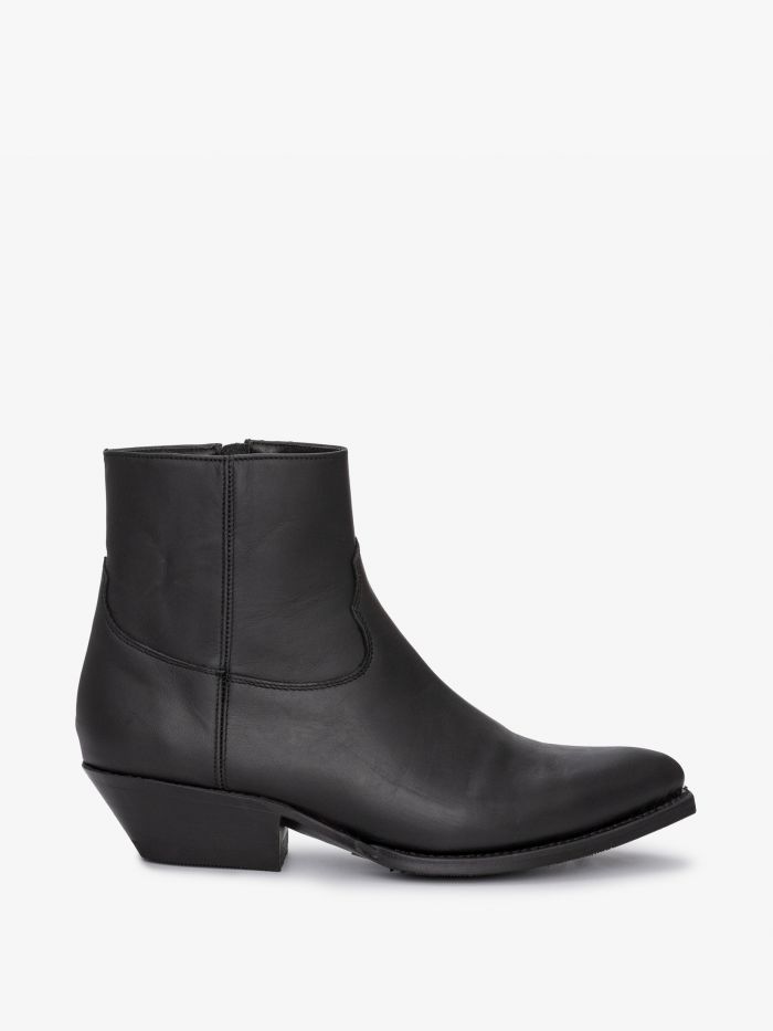 מגפוני עור - נעליים