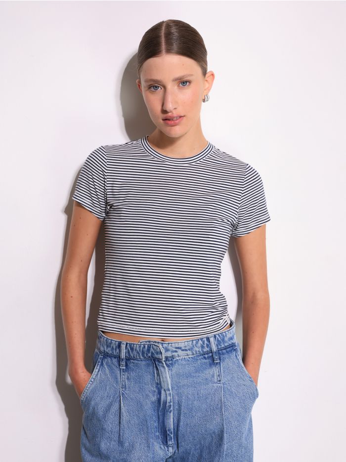 חולצת בייבי-טי לוקה - בגדים