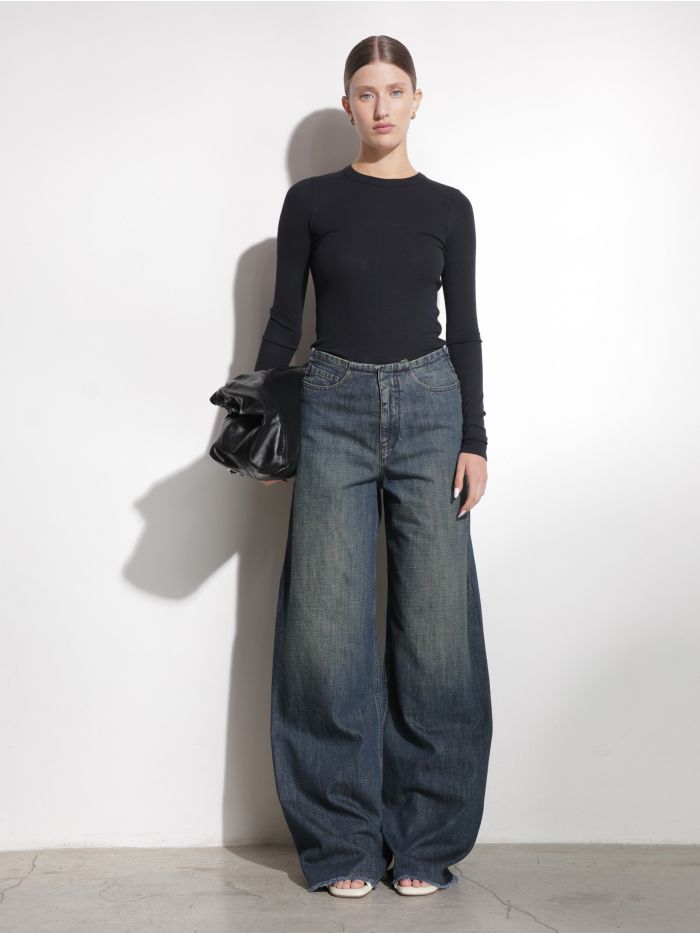 מכנסי ג׳ינס מתרחבים - בגדים
