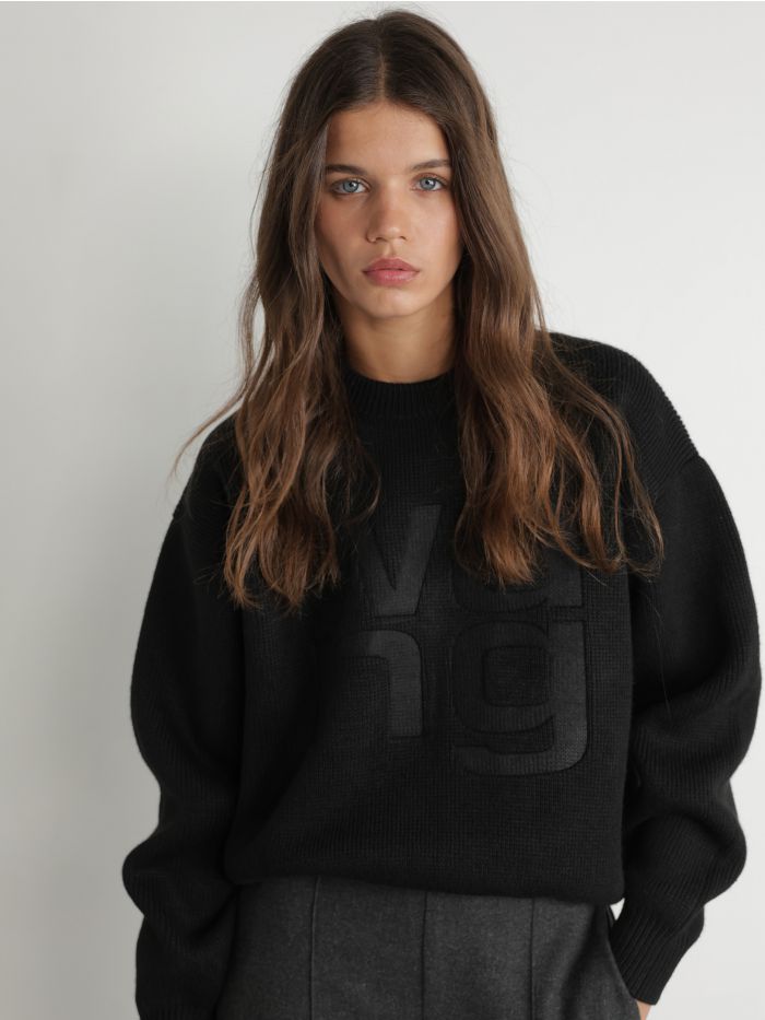 סוודר אוברסייז - בגדים