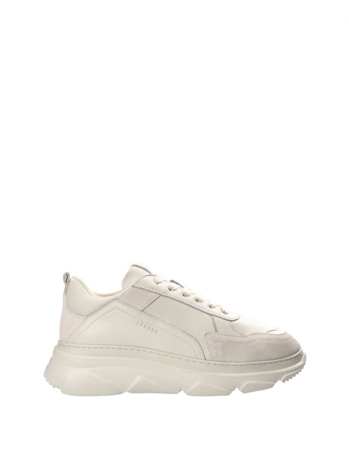 נעלי סניקרס צ’אנקיות - נעליים