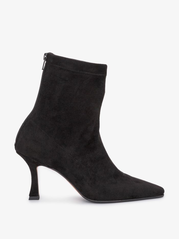 מגפוני זמש עקב - נעליים