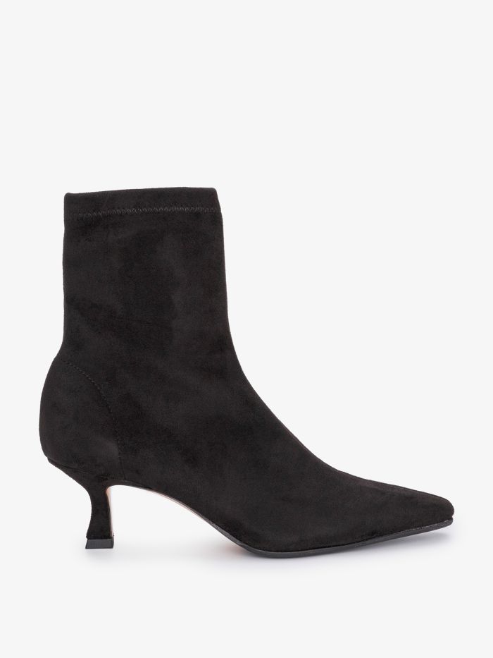 מגפוני זמש עקב - נעליים