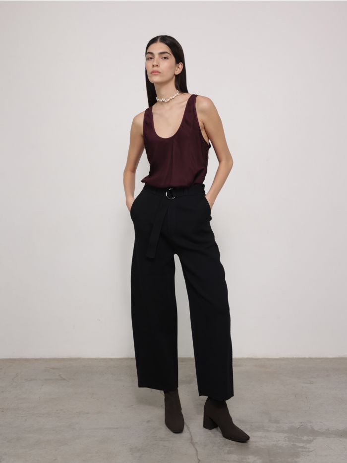 מכנסיים מחויטים עם חגורה - בגדים