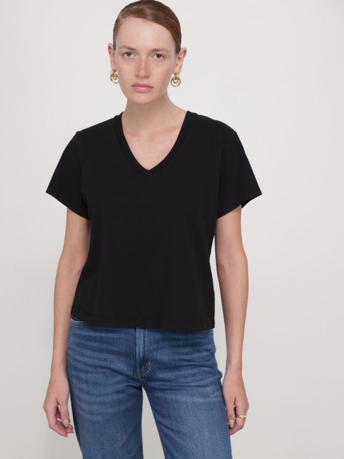 חולצת טי ג’ונאס - בגדים