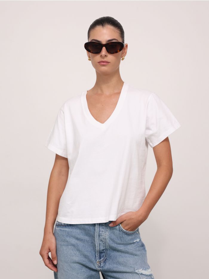 חולצת טי ג’ונאס - בגדים