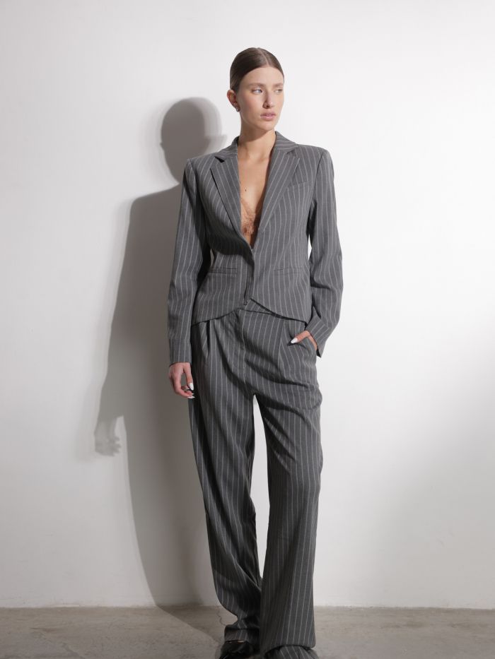 מכנסיים מחויטים במוטיב פסים - בגדים