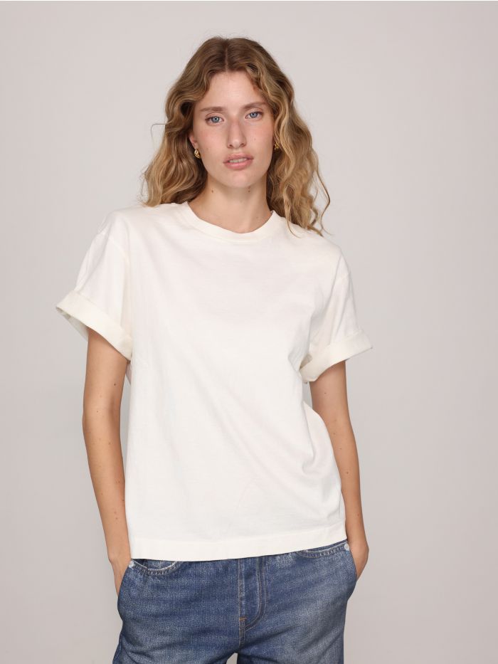 חולצת טי גולדי - בגדים