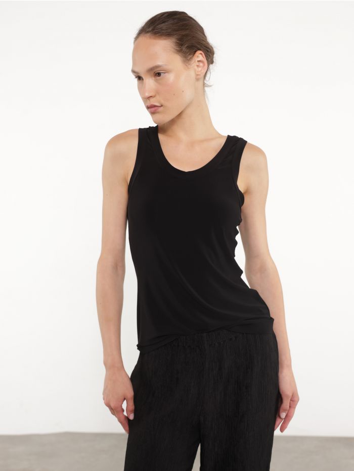 גופיית בייסיק - בגדים