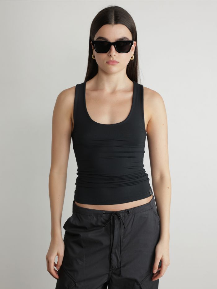 גופיית לוקה - בגדים