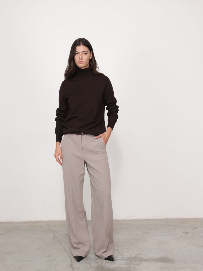 מכנסיים ארוכים מחויטים - בגדים