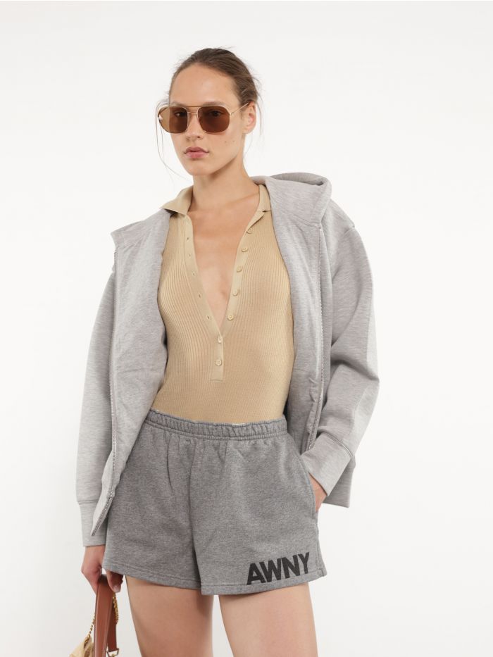 סווטשירט קפוצ’ון - בגדים