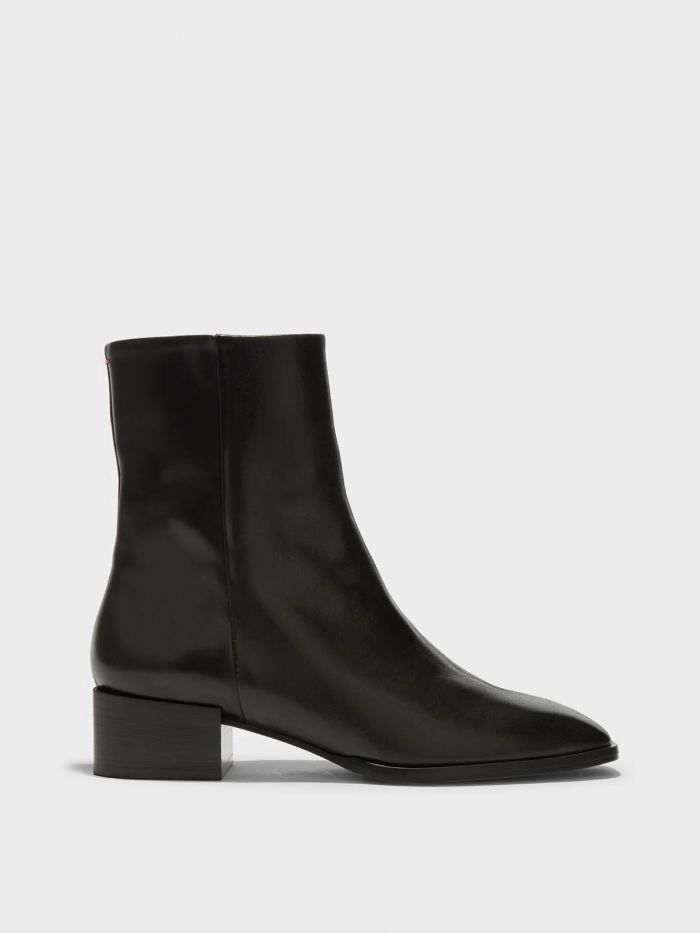 מגפוני עקב מעור - נעליים