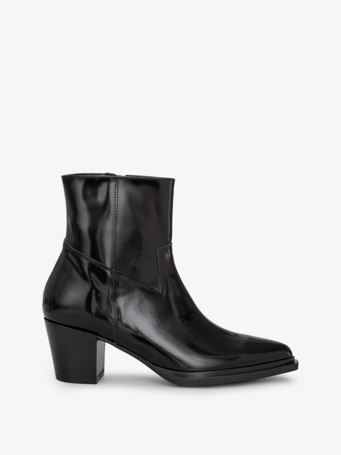 מגפוני עקב מעור - נעליים