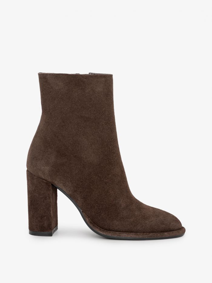 מגפוני עקב מעור - נעליים