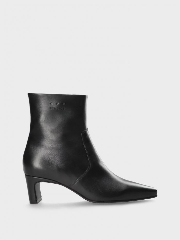 מגפוני עקב - נעליים