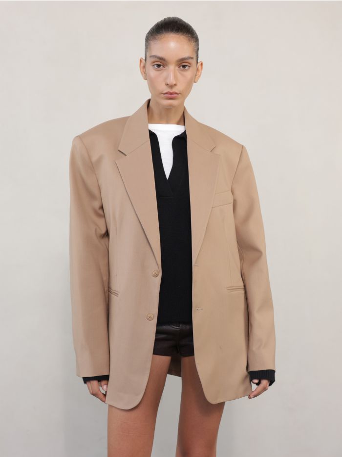 בלייזר מחויט - בגדים