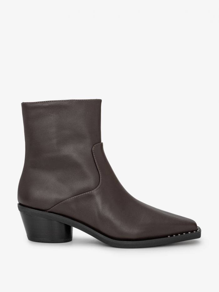 מגפוני עקב מעור עם ניטים - נעליים