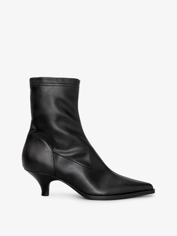 מגפוני עקב - נעליים