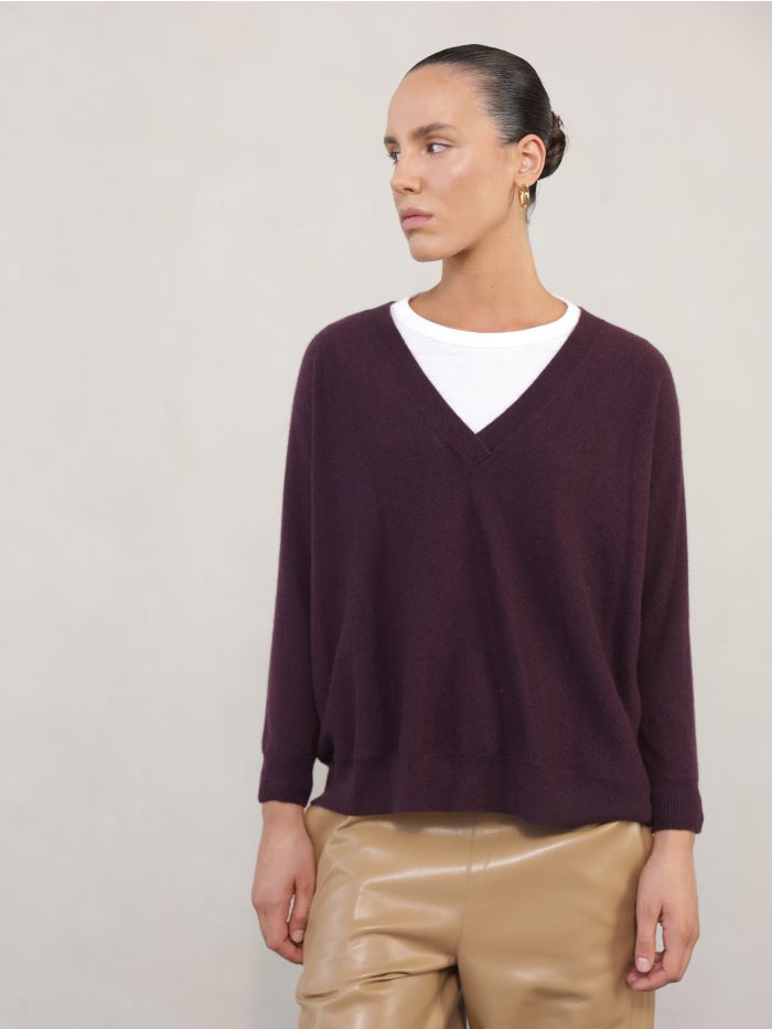 סריג מפתח וי - בגדים