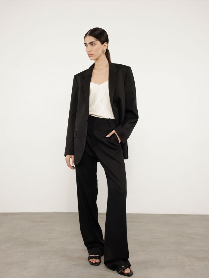 מכנסיים ארוכים מחויטים - בגדים