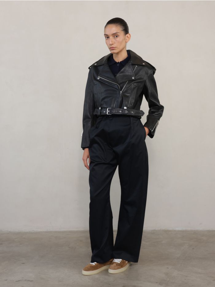 מכנסיים מחוייטים - בגדים