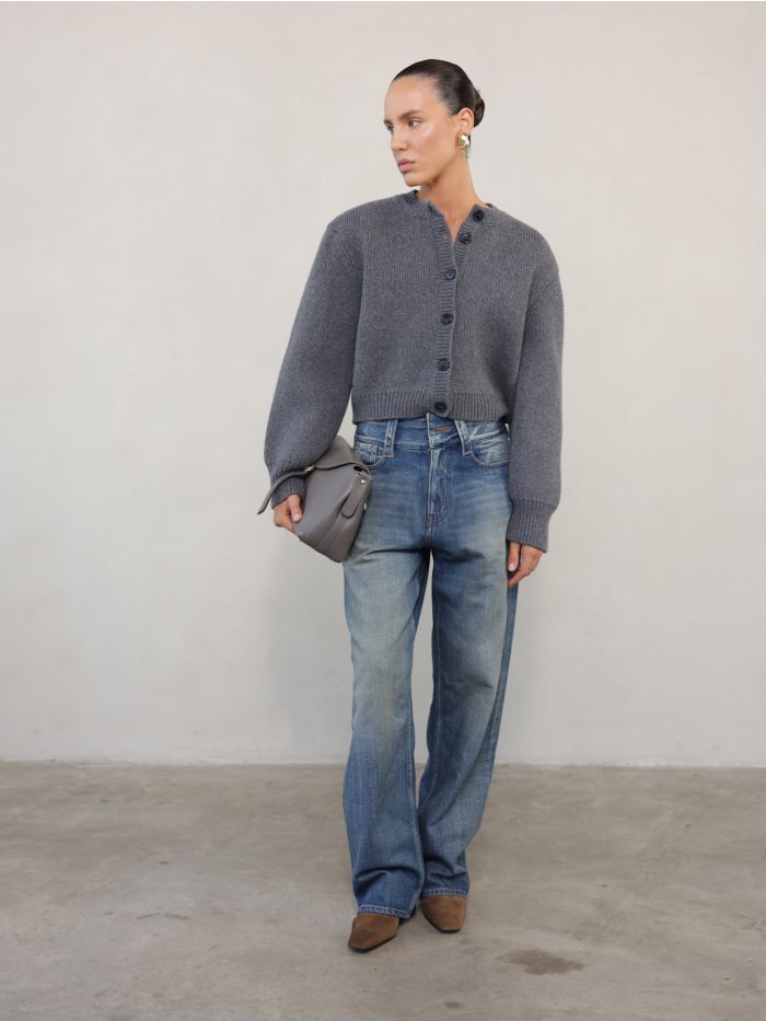 מכנסי ג’ינס בגזרה משוחררת - בגדים