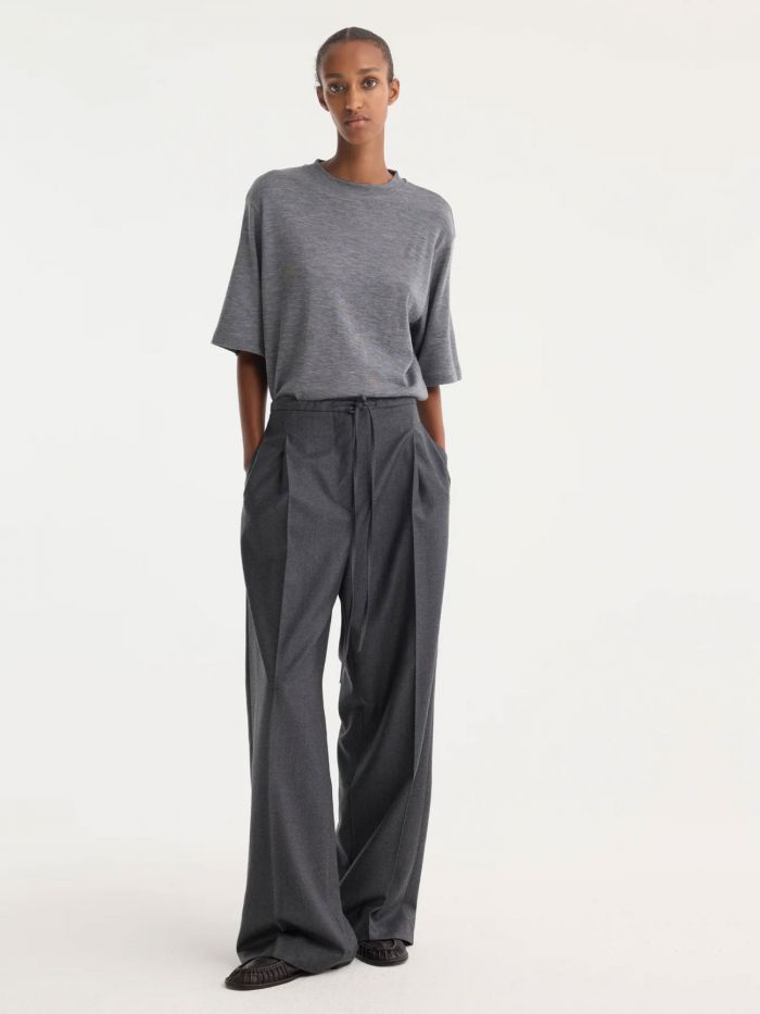 מכנסיים ארוכים מחוייטים עם קשירה - בגדים