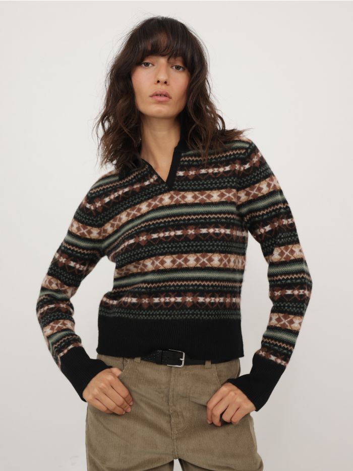 סריג מפתח וי - בגדים