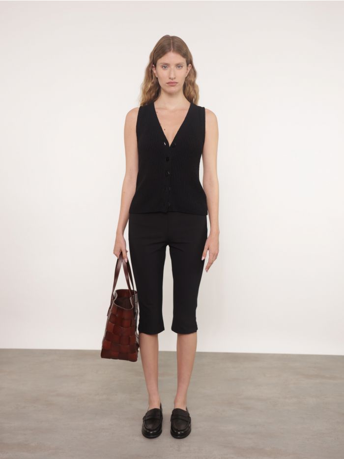 מכנסי קאפרי - בגדים