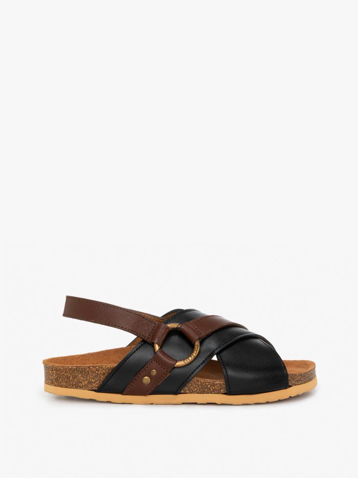 סנדלים עם רצועות מצטלבות - נעליים