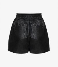 מכנסיים קצרים דמוי עור - בגדים