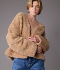 ג’קט דמוי פרווה עם כפתורים - בגדים