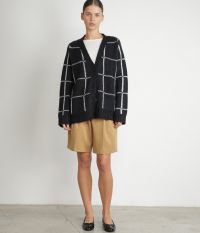 מכנסיים קצרים מחויטים - בגדים