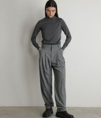 מכנסיים מחויטים - בגדים