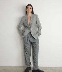 מכנסיים מחויטים - בגדים